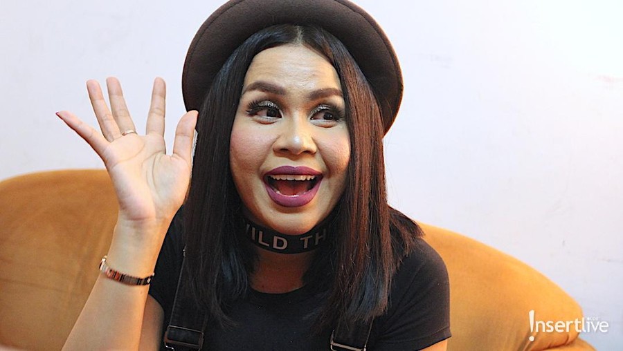 Melaney Ricardo mengunggah sebuah foto bersama sahabatnya, termasuk Luna Maya. Keterangan fotonya seolah menyindir sesorang yang mengkhianati sahabat. Siapa ya?