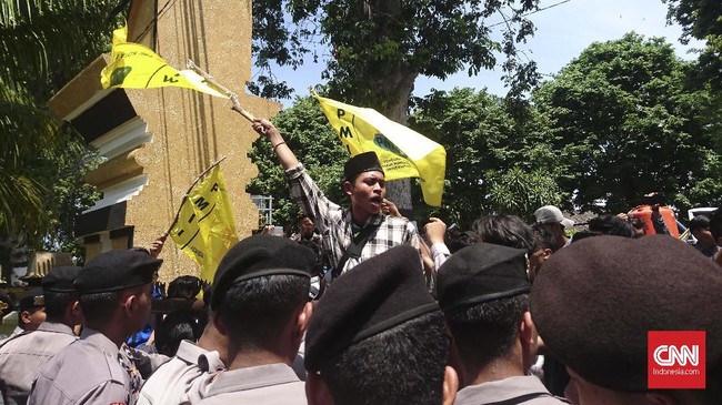 PMII menyebut ada Kelompok Taliban di KPK yang bukan hanya akan mengganggu pemerintah tapi juga menggangu mereka yang berlatar belakang nahdliyin.