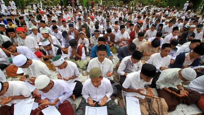 Peringatan Maulid Nabi yang tahun ini jatuh pada Sabtu (9/11) dapat diisi dengan memperbanyak ucapan seperti doa dan selawat.