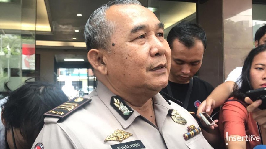 Usai Digerebek, Angel Lelga Jalani Pemeriksaan di Polres Usai digerebek, Angel Lelga saat ini tengah menjalani pemeriksaan di Polres Jakarta Selatan.