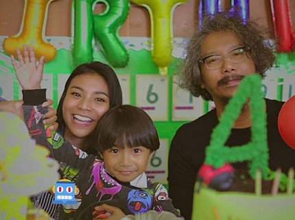 Kompak Banget! 7 Potret Nyentrik Keluarga Shareefa Daanish