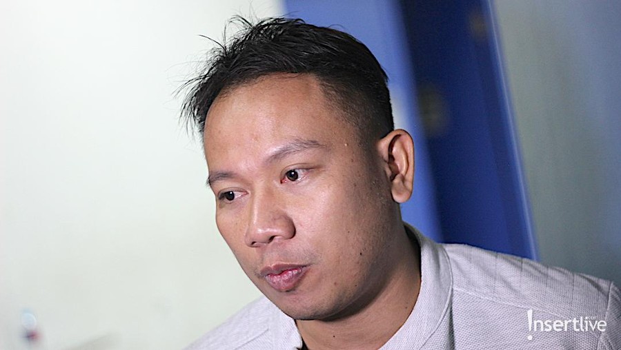 Adik Vicky Prasetyo, Bebi, mengungkap alasan kakaknya membawa wartawan saat penggerebekan Angel Lelga. 