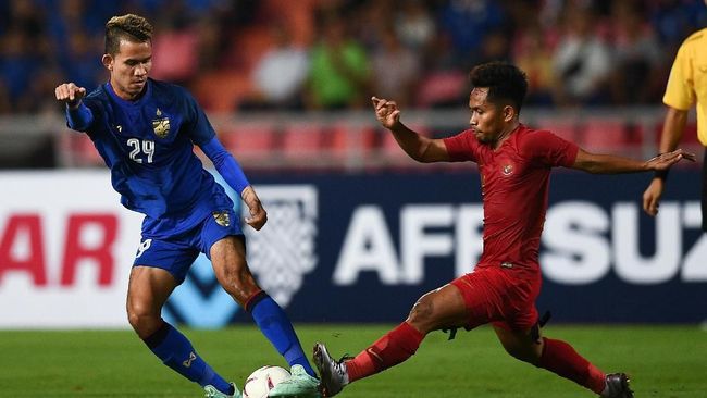 Hukuman Berat Menanti Sanrawat Usai Tekel Horor kepada Saddil Gelandang Thailand Sanrawat Dechmitr disebut bisa menerima hukuman lebih berat setelah melakukan tekel horor kepada Saddil Ramdani di Piala AFF 2022.