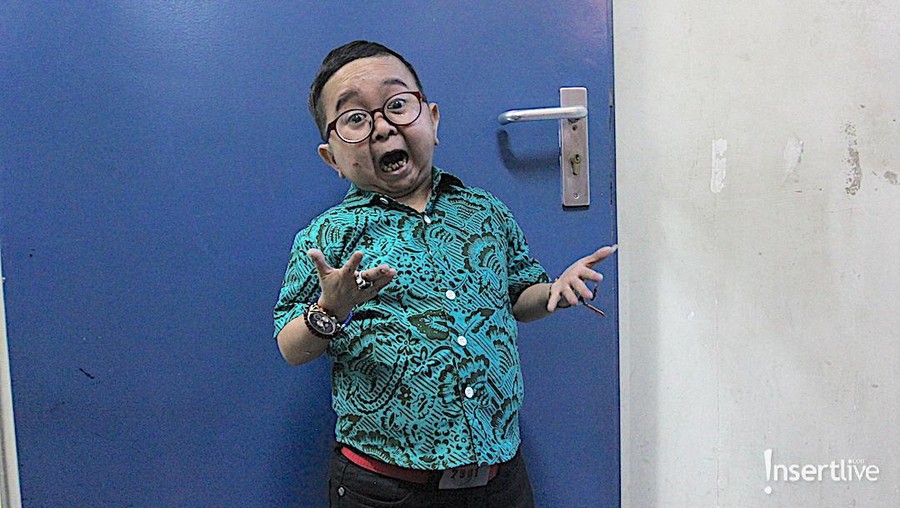 Daus Mini mengungkap alasan sang istri, Selvia Hana Wijaya, jarang muncul di televisi.