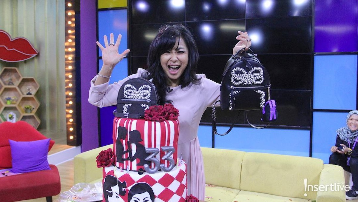 Feni Rose mengaku merilis buku di ulang tahunnya ke-45 pada Kamis &lpar;1&sol;11&rpar;&period;