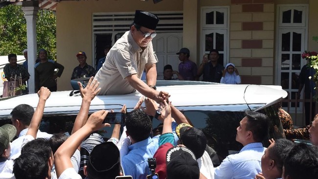 Tim Kampanye Nasional Prabowo Subianto-Gibran Rakabuming mengatakan subsidi BBM seharusnya berupa Bantuan Langsung Tunai (BLT) ke warga.