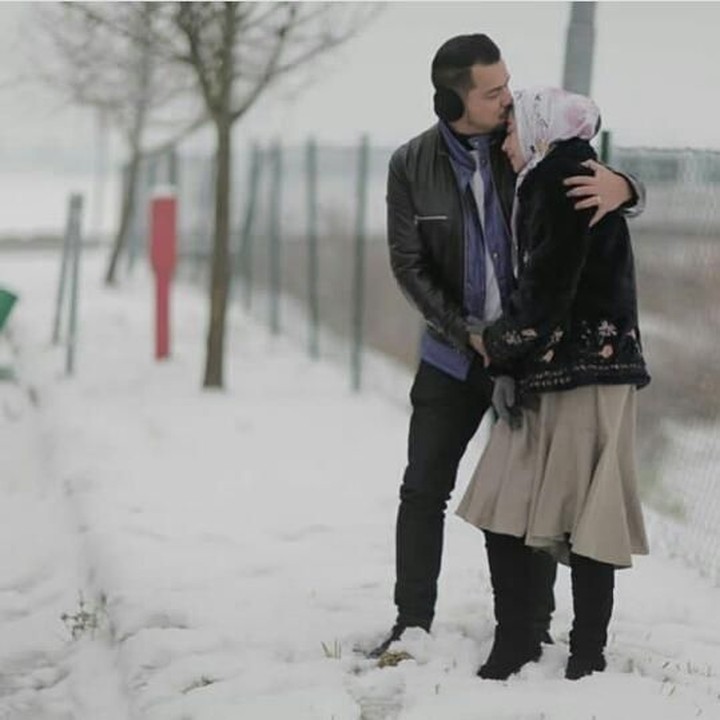 <p>Siapa yang mau foto romantis di Italia seperti mereka nih, Bun? Pasti menyenangkan pergi ke luar negeri di musim dingin bersama pasangan. (Foto : Instagram/ @djorghisultan)</p>