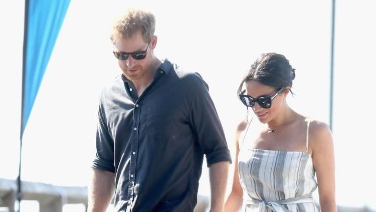Sedang hamil, Meghan Markle harus rela ditinggal Pangeran Harry karena tugas kenegaraan. Berikut tips jaga kehamilan ketika Bunda jauh dari suami.