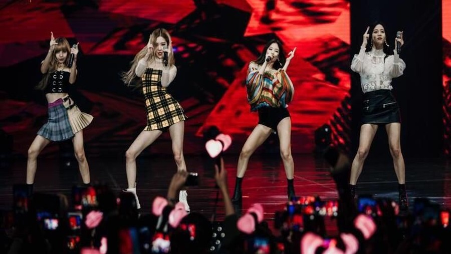 BLACKPINK mencatat rekor terbaru lewat video musik 'Boombayah'.