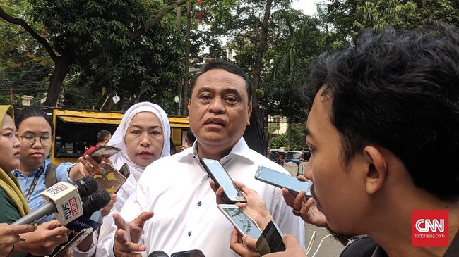 Usai melapor ke Jokowi, Menpan RB menyatakan akan menerbitkan kebijakan baru terkait passing grade atau ambang batas nilai kelulusan tes SKD CPNS 2018.