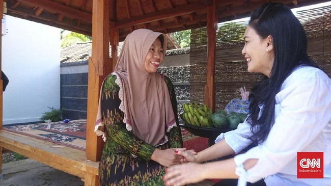 Kedatangan Rieke membawa semangat, usai eksekusi terhadap kasus Baiq Nuril ditunda. Pihak Nuril pun masih menunggu salinan putusan MA