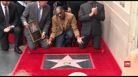 VIDEO: Snoop Dogg Raih Bintang di <i>Walk of Fame</i>