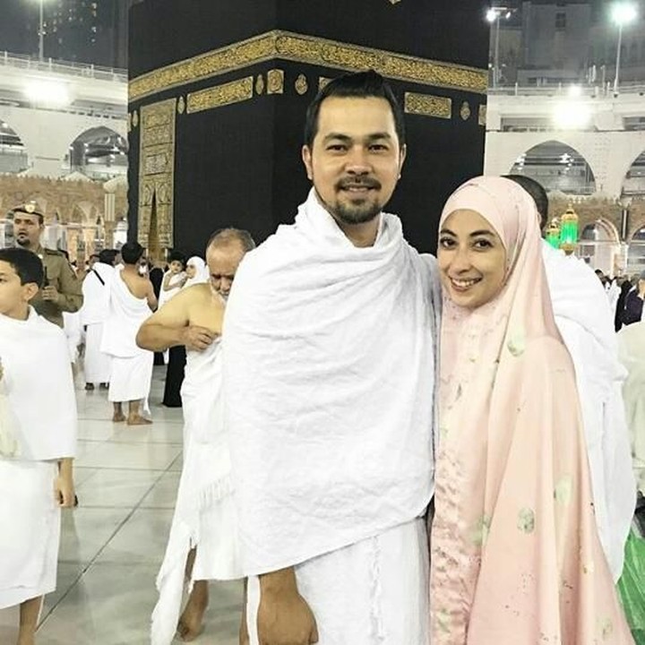 <p>Nggak cuma jalan-jalan, <a href="https://hot.detik.com/celeb/781096/sultan-djorghi-3-kali-lamar-annisa" target="_blank">Sultan Djorghi</a> juga mengajak istrinya pergi beribadah ke Tanah Suci Makkah. (Foto: Instagram/ @djorghisultan)  </p>