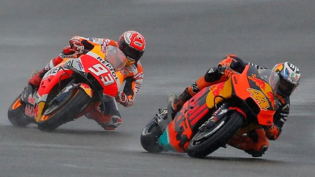 Juara MotoGP 2018 Marc Marquez dan rekan barunya di tim Honda Jorge Lorenzo tidak dalam kondisi fit untuk tes pramusim di Valencia di Sirtkuit Ricardo Tormo.