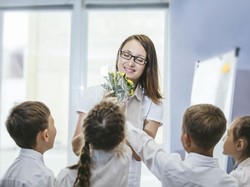 50+ Ucapan Terima Kasih dari Murid untuk Guru, Bisa Disampaikan Saat Perpisahan