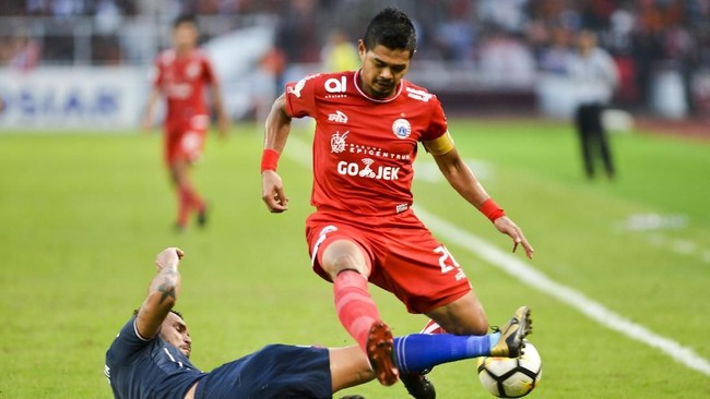 Bambang Pamungkas resmi pamit dari Persija Jakarta usai laga lawan Persebaya di Stadion Utama Gelora Bung Karno (GBK), Selasa (17/12).