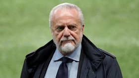 Presiden Napoli Ingin Bangun Stadion dengan Fasilitas Karaoke