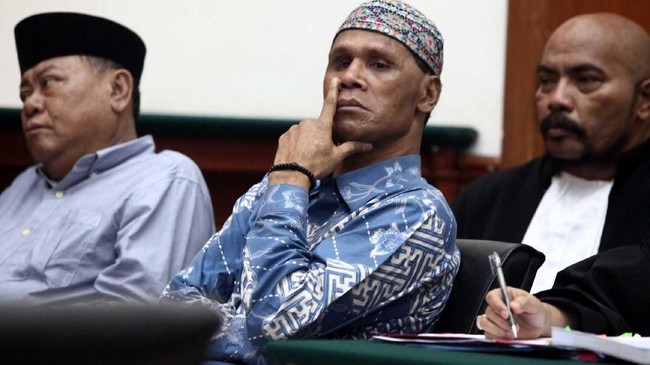 Hercules memenuhi panggilan KPK untuk diperiksa sebagai saksi kasus suap hakim agung nonaktif Sudrajad Dimyati. Ditanya wartawan, Hercules malah mengancam.