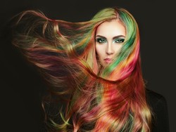 10 Inspirasi Warna Rambut Peek A Boo Hair Yang Sedang Tren