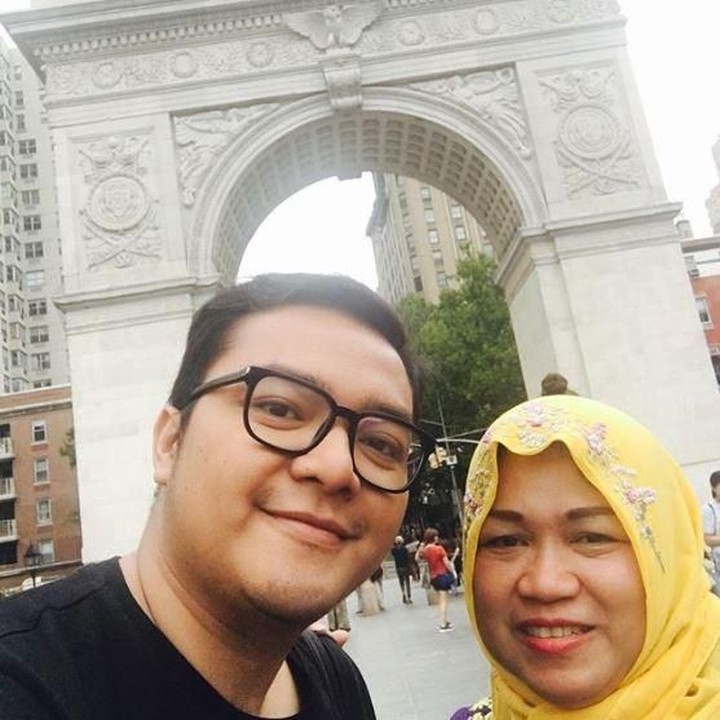 <p>Sepertinya seru ya keliling dunia bersama anak-anak seperti dilakukan Bunda Yuyun dan <a href="https://hot.detik.com/celeb/3746757/sindir-kemenangan-bunga-jelitha-di-puteri-indonesia-geofanny-minta-maaf" target="_blank">Geofanny</a>. (Foto: Instagram/ @yuyunrohyana)</p>
