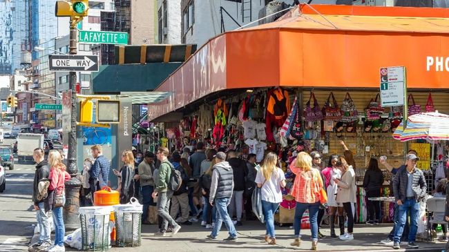 New York tak melulu mahal dan mewah. Jika mau melangkahkan kaki, ada sejumlah area yang juga sarat sejarah dan tempat kongko murah.