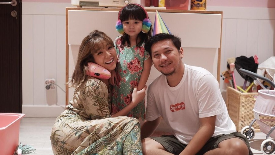 Sebelum Digugat Cerai, Gading Marten Beri Kejutan ke Gisel Beberapa hari sebelum digugat cerai, Gading Marten masih memberikan kejutan ulang tahun ke Gisel.