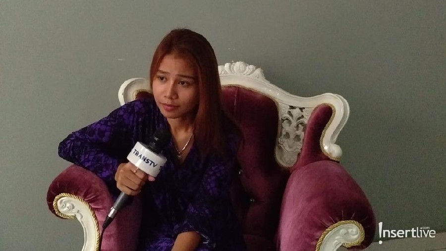 Bak Romeo dan Juliet, Penggerebekan Angel Lelga-Fiki Alman Adik Vicky Prasetyo menceritakan penggerebekan Angel Lelga dan Fiki Alman bak Romeo and Juliet.