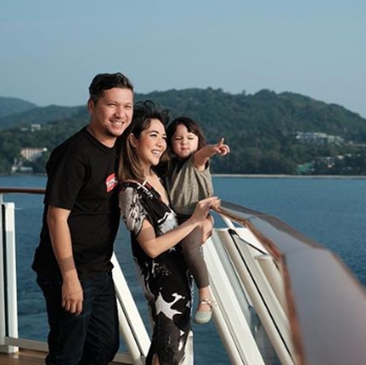 <p>Mama Gisel, Papa <a href="https://hot.detik.com/celeb/d-4310349/kapan-sidang-cerai-perdana-gisel-dan-gading-marten?_ga=2.19326909.480857809.1542592998-1198794712.1536556213" target="_blank">Gading Marten</a> dan Gempi lagi jalan-jalan nih. Siapa yang mau ikut? Hi-hi-hi. (Foto: Instagram @gisel_la)</p>