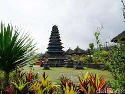 Inflasi! Harga Tiket Pura Besakih Naik, Wisman-Guide Tak Keberatan