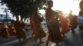 32 Biksu Jalan Kaki dari Thailand ke Borobudur, Pecahkan Rekor MURI