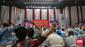 Lagu 'Sontoloyo' Menggema Sambut Kehadiran Prabowo di Istora