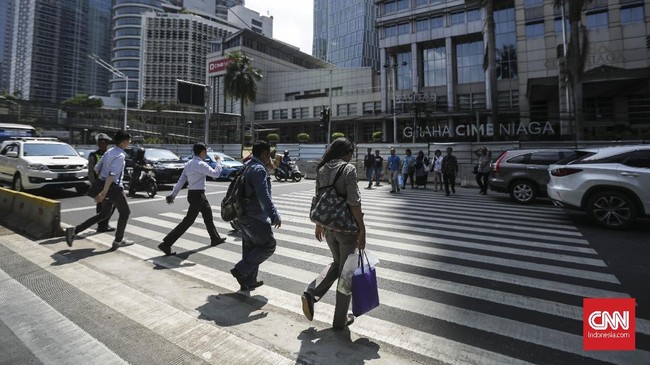 Lembaga pemeringkat kredit internasional Fitch Ratings memangkas proyeksi pertumbuhan Indonesia tahun depan dari 5,1 persen menjadi 5 persen.