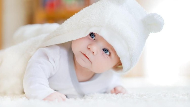 Anak Bunda akan lahir di awal tahun baru? Jika iya, bisa jadi inspirasi nih, nama bayi laki-laki dengan makna awal yang baru. Cek daftar namanya di sini ya.