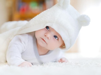 25 Pilihan Nama Bayi Laki-laki dengan Arti Bersinar