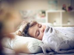 7 Kesalahan Sebelum Tidur yang Bikin Tubuh Tak Bugar Pagi Ini