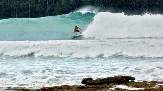 Nias merupakan sebuah kepulauan yang berlokasi di sebelah barat pulau Sumatera.