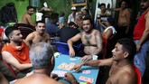 FOTO: Arus Eksodus Warga Honduras Hindari Perang Geng Ketakutan akan perang antar-geng di kampung halamannya, ribuan warga Honduras berbondong-bondong menerobos perbatasan menuju Amerika Serikat.