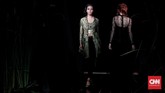 FOTO: Batik-batik Nyanyian Alam Alam yang kaya dan penuh kebebasan digambarkan desainer Yanny Tan lewat busana-busana berpotongan loose dan teknik tie dye.