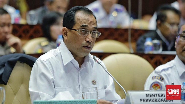Menteri Perhubungan Budi Karya meyakini MRT Jakarta tidak akan sepi penumpang seperti yang terjadi pada moda transportasi kereta ringan cepat LRT Palembang.