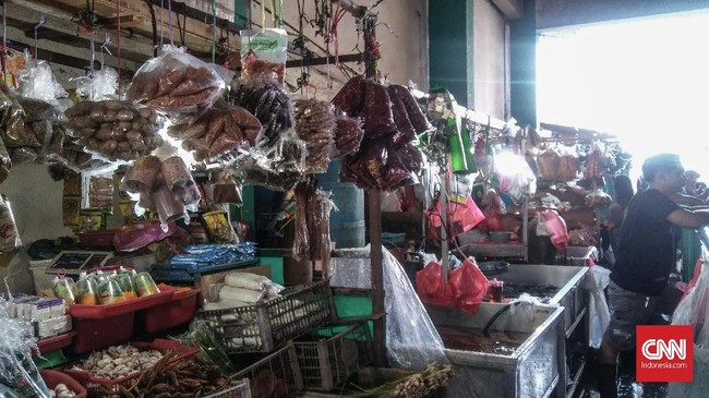 Sejumlah pedagang di Pasar Ciputat mengaku kenaikan sejumlah komoditas sembako telah terjadi sejak April, menjelang Pemilihan Umum 2019.
