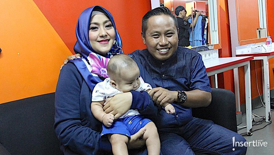 Simak lima artis pria yang beristrikan seorang pramugari.