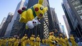 FOTO: Parade Balon Sambut Thanksgiving Tiupan angin dingin tak membuat semangat pengunjung surut dalam menyaksikan parade Thanksgiving di Manhattan, New York.