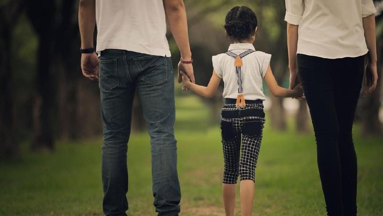 Perceraian rupanya tidak selalu berdampak negatif untuk anak, tetapi ada hal yang bisa dipelajari juga dari perpisahan orang tua. Bunda simak ya.