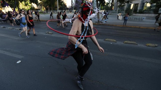 FOTO: Demo Warga Chile Tolak Kekerasan terhadap Perempuan