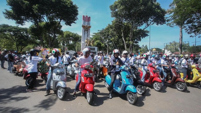 Vespa tidak bisa dilepaskan dari masyarakat Indonesia. Motor ikonik seperti sudah menjadi bagian hidup menemani aktivitas sehari-hari.