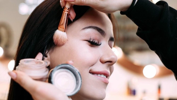 Kecantikan seorang wanita termasuk para Bunda enggak sekadar penampilan. Tapi, di balik kecantikan itu ada berbagai nilai positif yang ditunjukkan.