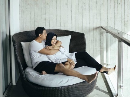Romantisnya Tantri 'Kotak' dan Suami Bikin Baper
