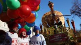 FOTO: Parade Balon Sambut Thanksgiving Tiupan angin dingin tak membuat semangat pengunjung surut dalam menyaksikan parade Thanksgiving di Manhattan, New York.