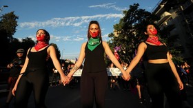 FOTO: Demo Warga Chile Tolak Kekerasan terhadap Perempuan