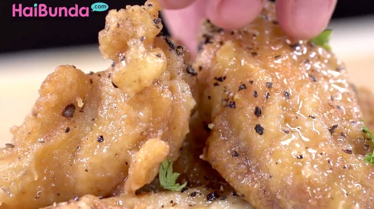 Kalau biasanya Bunda masak chicken wings dengan satu rasa, coba yuk resep chicken wings dua rasa. Dijamin memberi pengalaman berbeda.